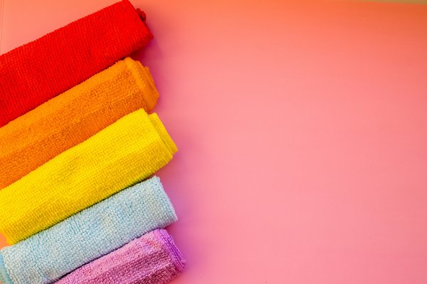 La serviette microfibre pour cheveux : un allié indispensable pour votre routine capillaire