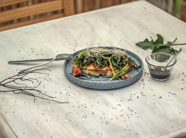 Découvrez les tables en béton ciré : artisanat et style unique